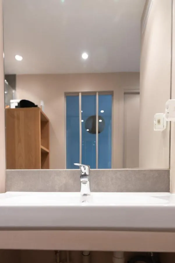 Apartment Well Located Bright And Quiet *