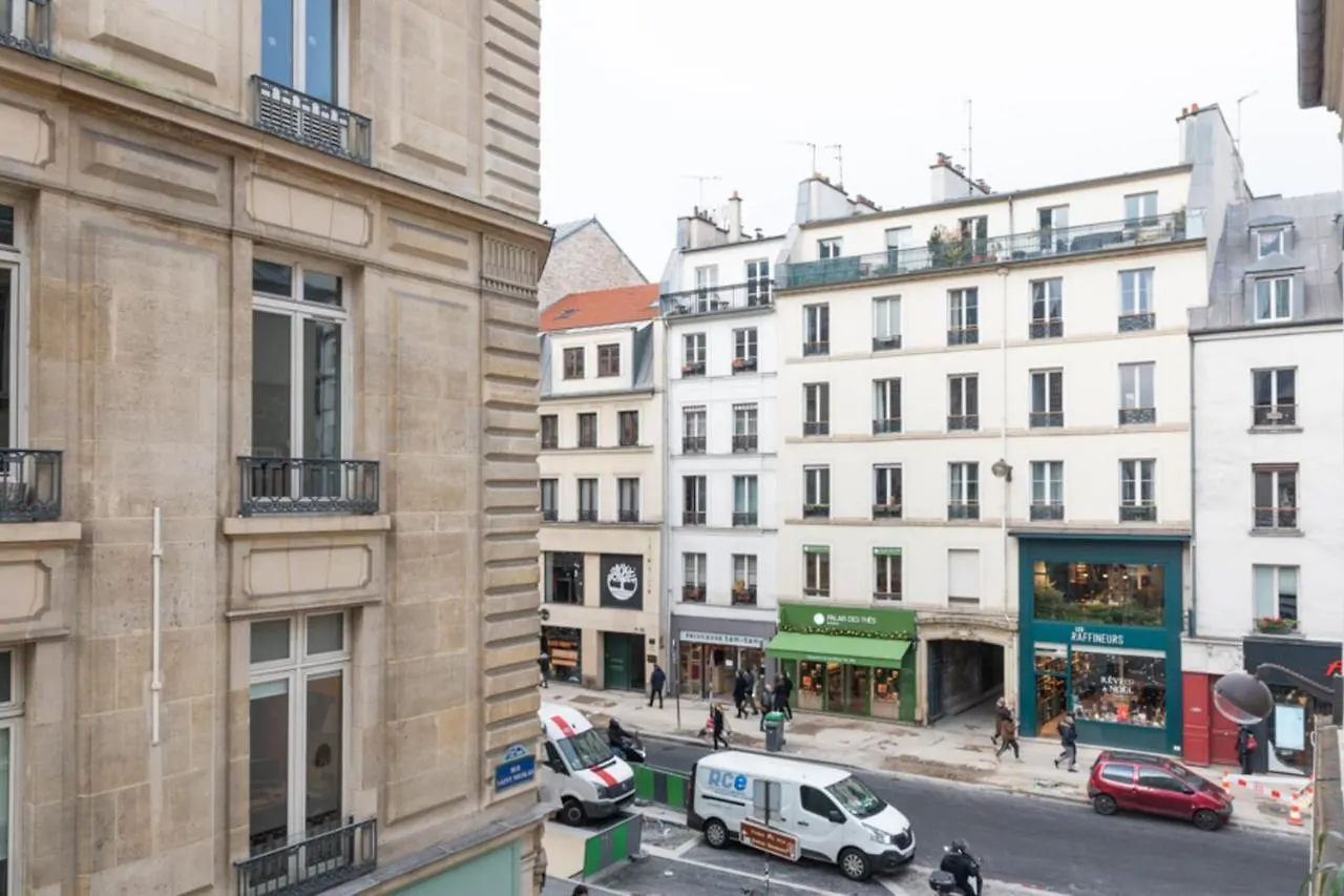 Well Located Bright And Quiet * Paris