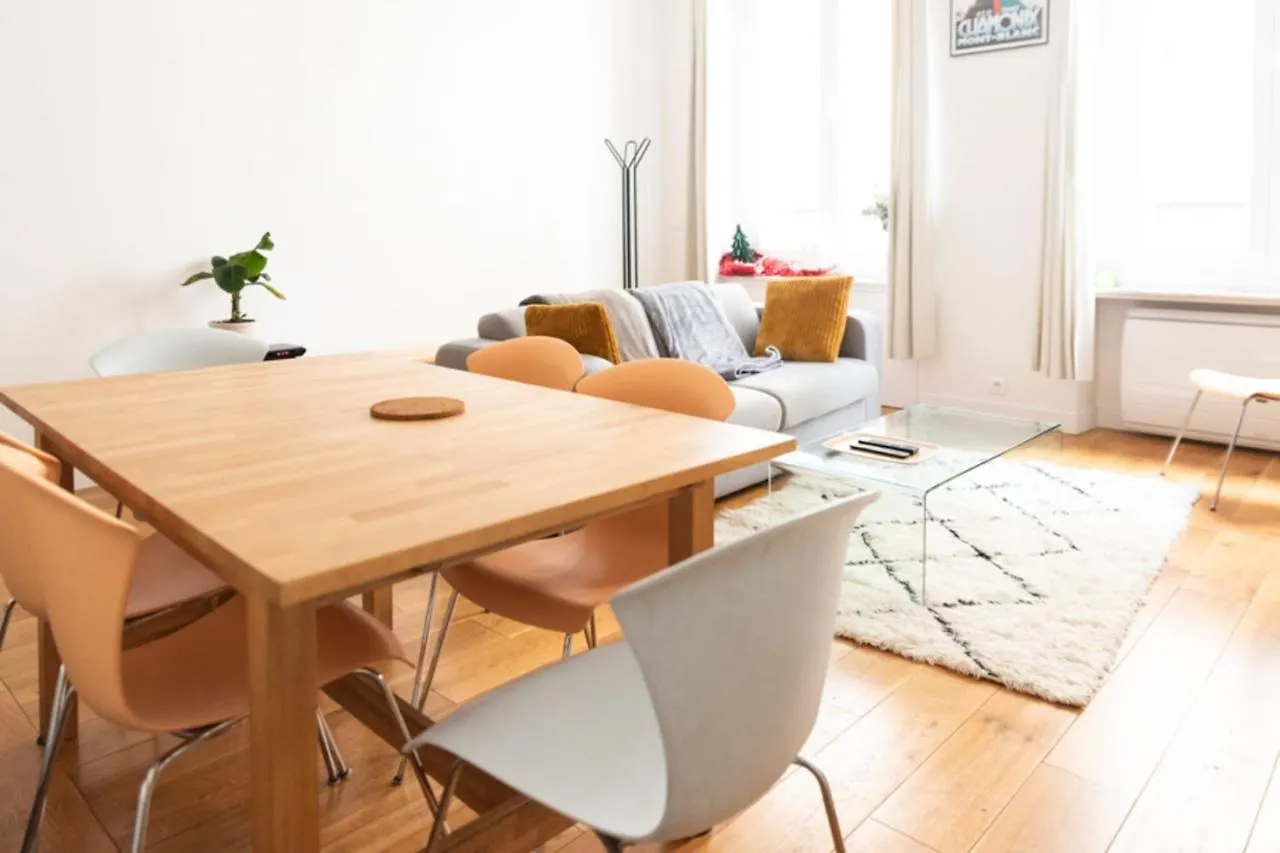Well Located Bright And Quiet Appartement Parijs